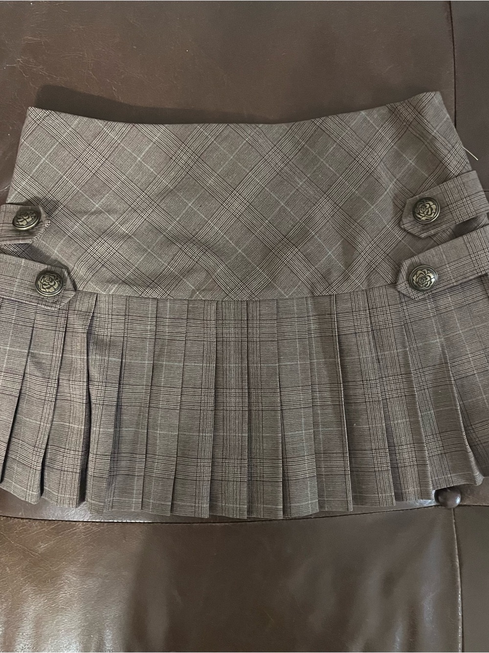 Guess Plaid Pleated Mini Skirt in Brown Tone - Picture 3 of 3